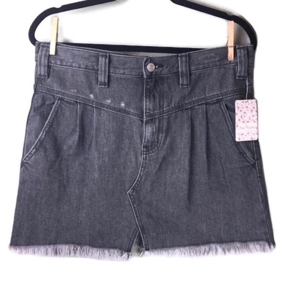 NWT Free People Side Car Sanded Black Distressed Mom Jean Pleated Mini Skirt 29 - Picture 2 of 13